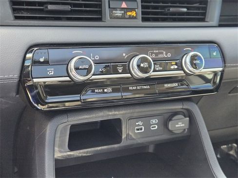 Used 2025 Honda Pilot Touring image 22