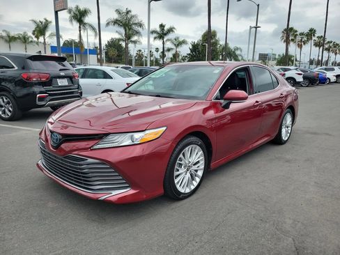 Used 2020 Toyota Camry XLE FWD image 2