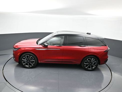 Used 2025 Lincoln Nautilus Reserve image 44