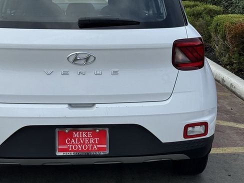 Used 2024 Hyundai Venue SE FWD image 9
