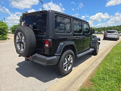 Used 2019 Jeep Wrangler Unlimited Sahara AWD/4WD image 3
