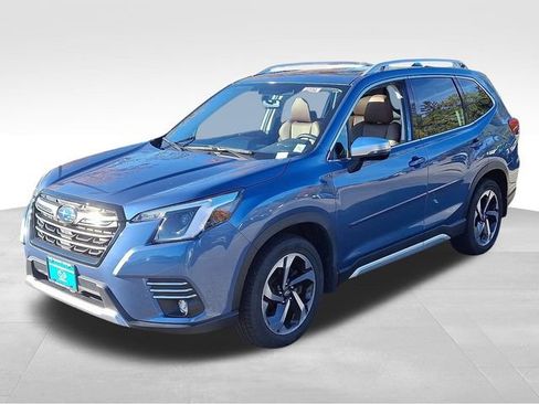 Used 2022 Subaru Forester Touring image 3