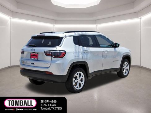 Used 2024 Jeep Compass Latitude AWD/4WD image 7