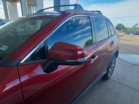 Used 2019 Toyota RAV4 Limited FWD image 4