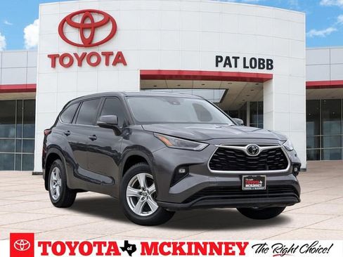 Used 2023 Toyota Highlander LE FWD image 1