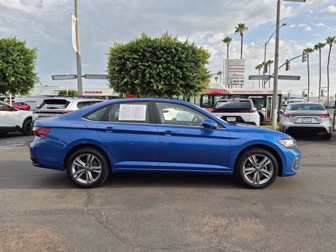 Used 2024 Volkswagen Jetta SE FWD image 5