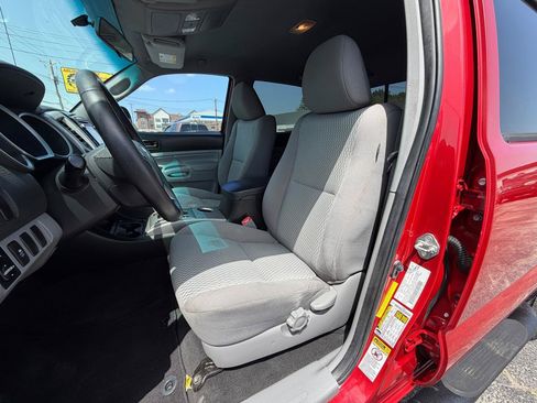 Used 2015 Toyota Tacoma PreRunner w/ SR5 Package RWD image 11