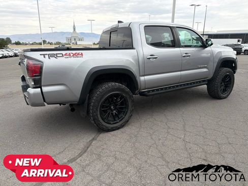 Used 2020 Toyota Tacoma TRD Off-Road AWD/4WD image 9