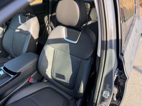 New 2025 Hyundai Tucson Limited image 11
