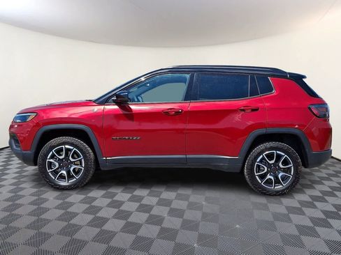 Used 2025 Jeep Compass Trailhawk w/ Trailhawk Elite Group AWD/4WD image 8