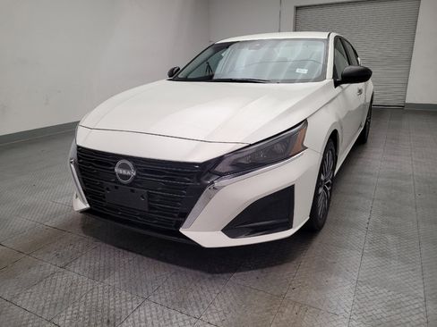 Used 2025 Nissan Altima 2.5 SV FWD image 15