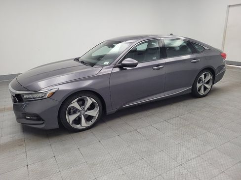 Used 2018 Honda Accord Touring image 2