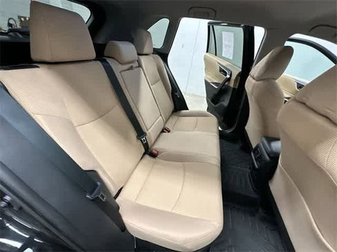 Used 2021 Toyota RAV4 LE image 21
