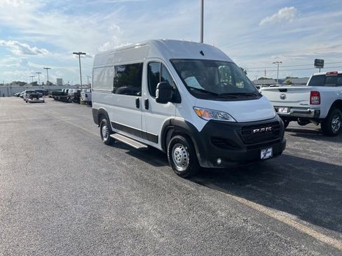 Used 2025 RAM ProMaster 1500 w/ Crew Van Package image 8