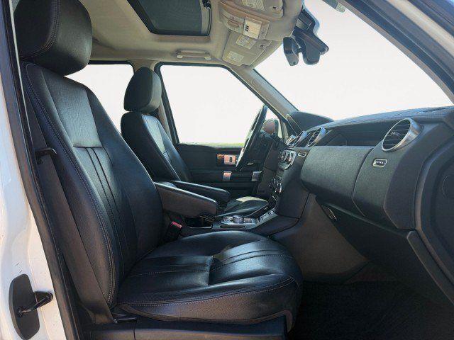 Used 2016 Land Rover LR4 HSE AWD/4WD image 10
