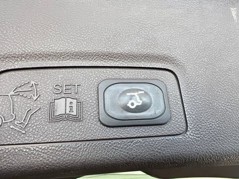 Used 2015 Lincoln MKC FWD w/ Equipment Group 102A Reserve image 14