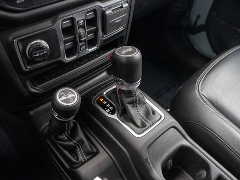 Used 2023 Jeep Wrangler Unlimited Sahara w/ Cold Weather Group AWD/4WD image 21