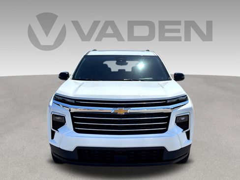 New 2026 Chevrolet Traverse LT w/ Sun and Wheel Package FWD image 2