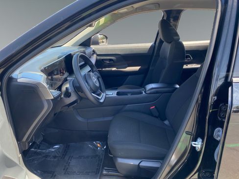 Used 2025 Nissan Kicks S FWD image 9