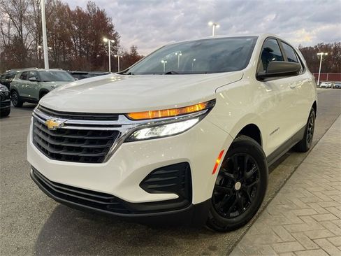 Certified 2022 Chevrolet Equinox LS w/ LS Convenience Package image 1