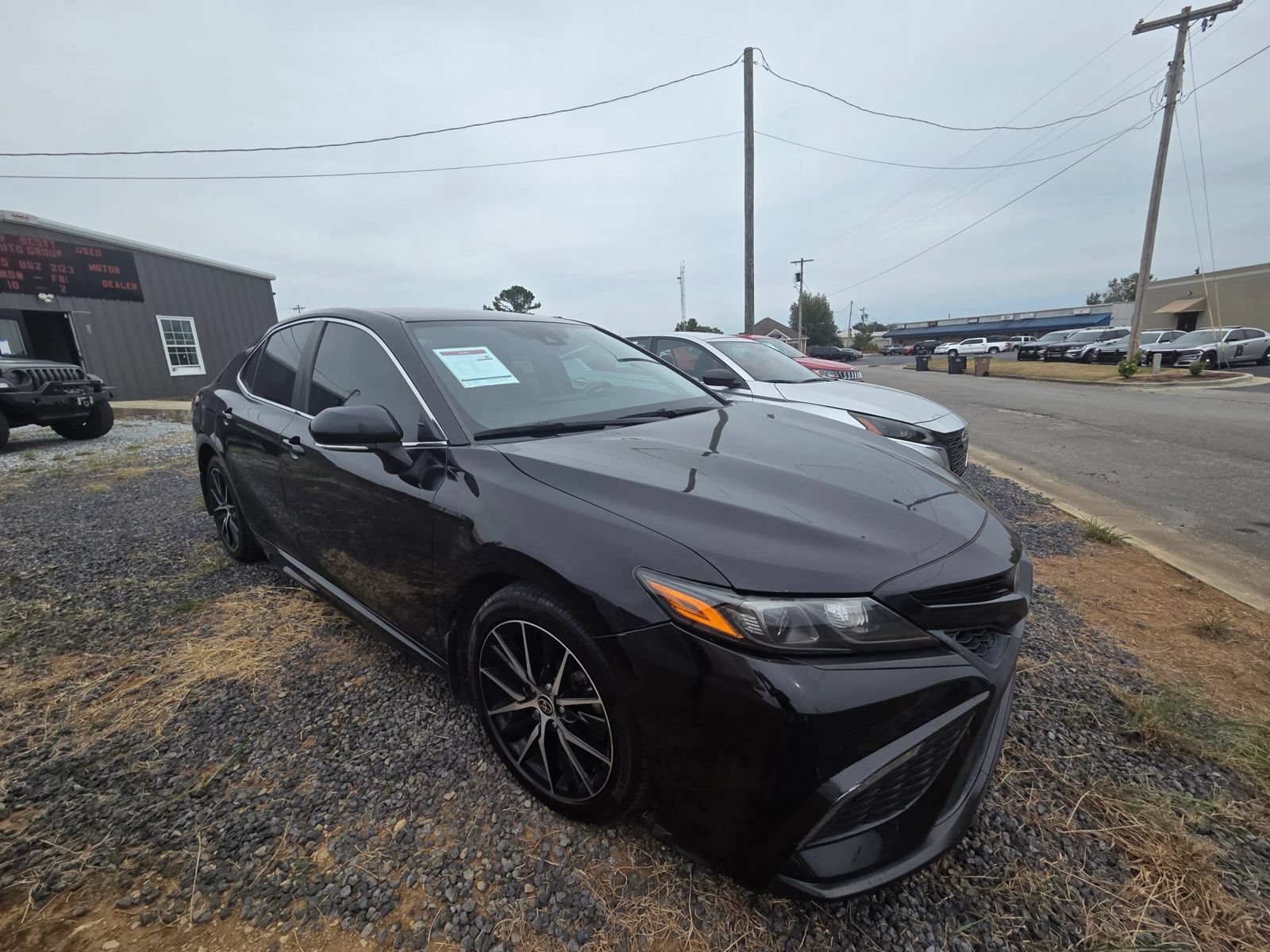 Used 2022 Toyota Camry SE FWD image 4