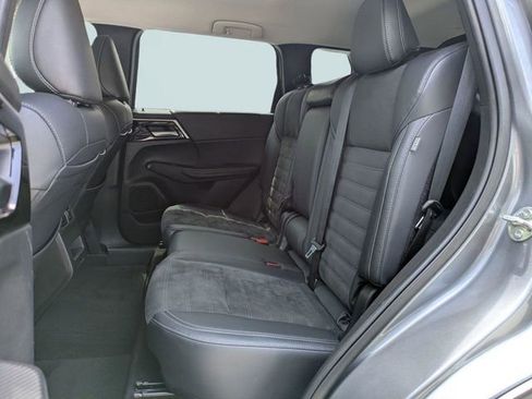 Used 2024 Mitsubishi Outlander SE FWD image 15