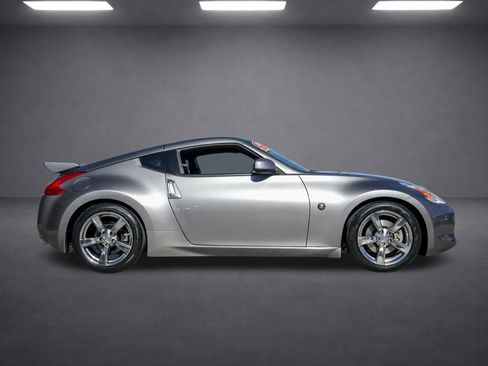 Used 2010 Nissan 370Z Coupe image 3