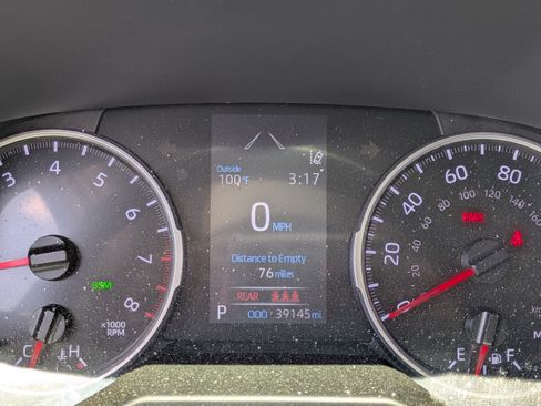 Used 2020 Toyota RAV4 XLE w/ Convenience Package FWD image 25