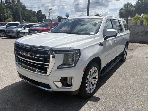 Used 2021 GMC Yukon XL SLT w/ SLT Luxury Plus Package AWD/4WD image 3