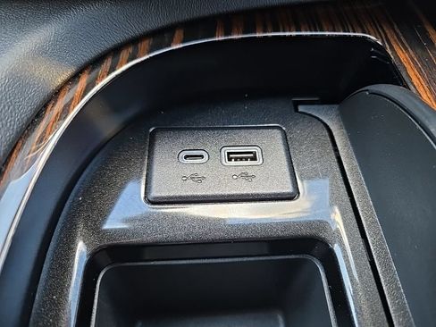 Used 2023 Cadillac Escalade ESV Premium Luxury AWD/4WD image 34