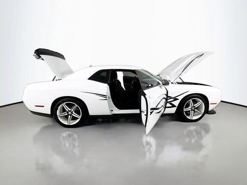 Used 2019 Dodge Challenger R/T w/ Driver Convenience Group image 25