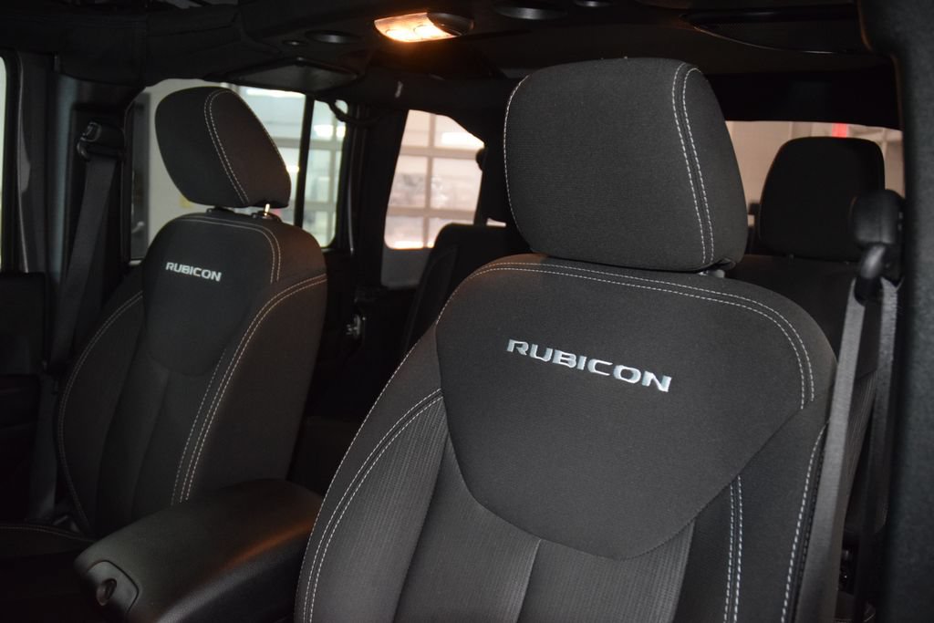 Used 2017 Jeep Wrangler Unlimited Rubicon w/ Connectivity Group AWD/4WD image 38