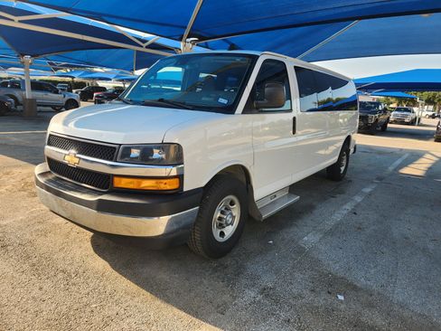 Used 2019 Chevrolet Express 3500 LT w/ LT Preferred Equipment Group RWD image 2