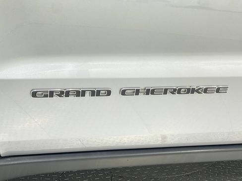Used 2020 Jeep Grand Cherokee Limited w/ Premium Lighting Group AWD/4WD image 39
