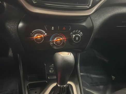Used 2017 Jeep Cherokee Sport FWD image 14