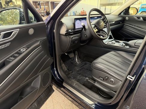 Used 2025 Genesis GV80 2.5T Standard image 13