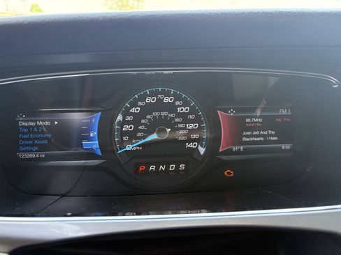 Used 2014 Ford Taurus SEL w/ Equipment Group 201A FWD image 22