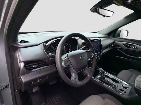 Used 2023 Chevrolet Traverse LT image 9