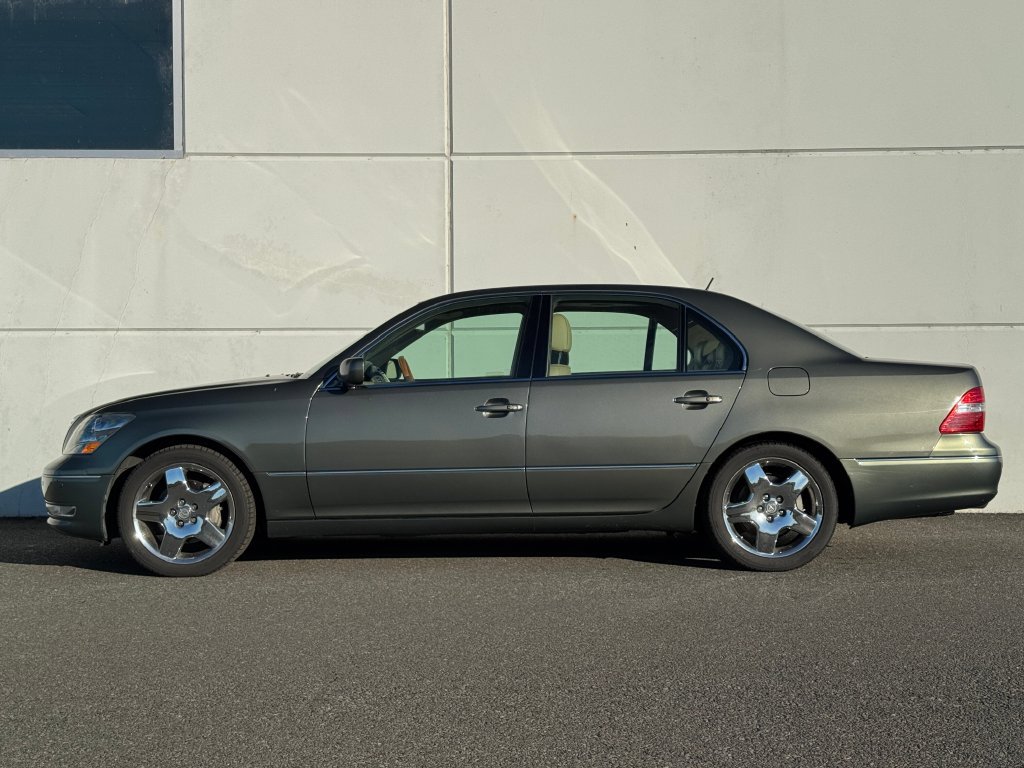 Used 2005 Lexus LS 430 RWD image 3