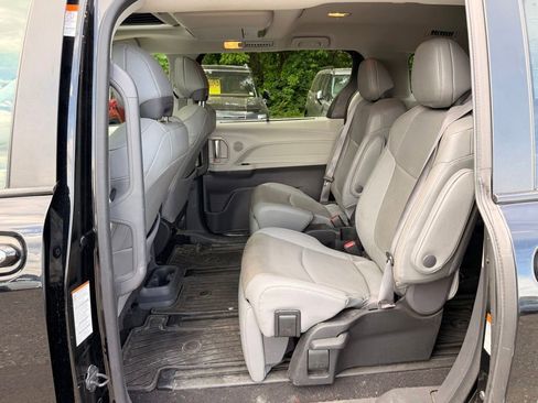 Used 2022 Toyota Sienna Limited AWD/4WD image 38