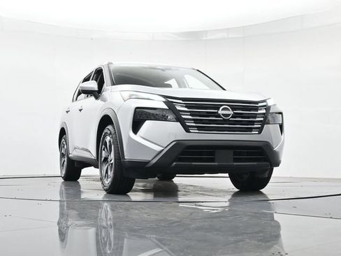 Used 2025 Nissan Rogue SV FWD image 34