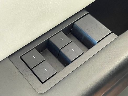 Used 2024 Tesla Cybertruck AWD Crew Cab image 18