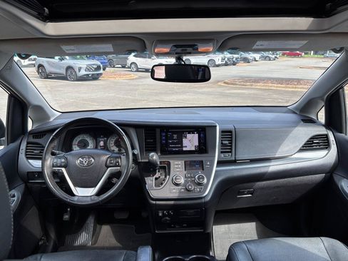 Used 2016 Toyota Sienna SE Premium FWD image 33