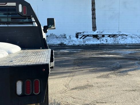 Used 2022 Chevrolet Silverado 3500 LT w/ Convenience Package image 13