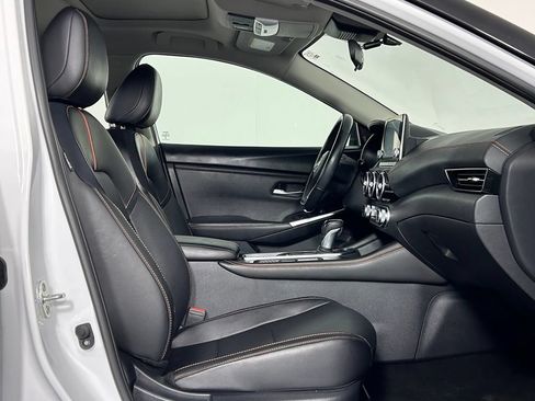 Used 2023 Nissan Sentra SR w/ SR Premium Package FWD image 10