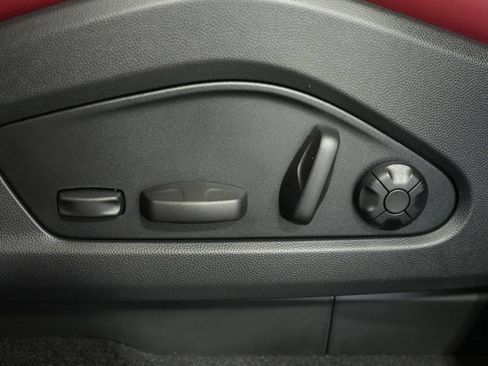 Used 2025 Porsche Macan Electric image 31