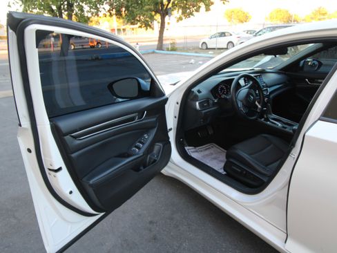 Used 2018 Honda Accord Sport image 25