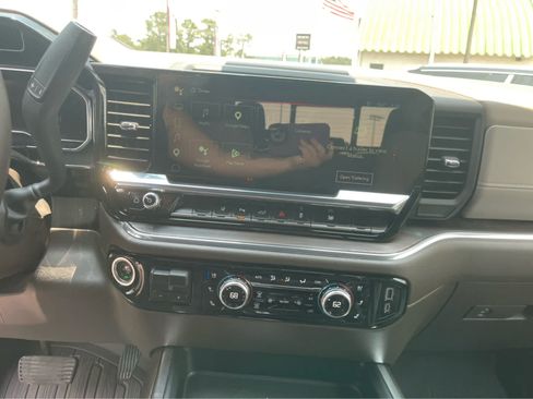 Used 2024 GMC Sierra 2500 SLT w/ SLT Premium Package RWD image 14