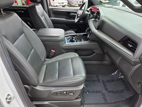 Used 2025 Chevrolet Suburban LT w/ Comfort Package image 16