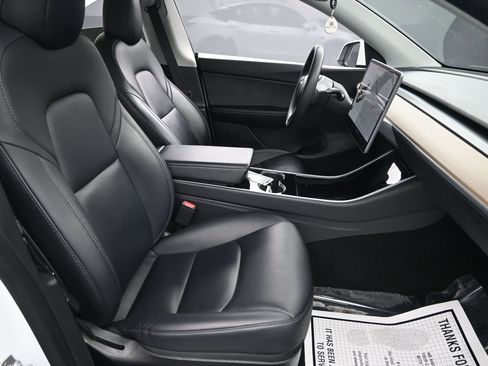 Used 2021 Tesla Model Y Long Range image 36